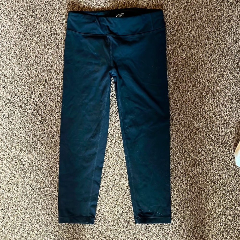 Athleta Girl black capri leggings L (10-12)